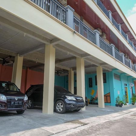 Sans Hotel Kumbang Yogyakarta By Reddoorz Exterior foto