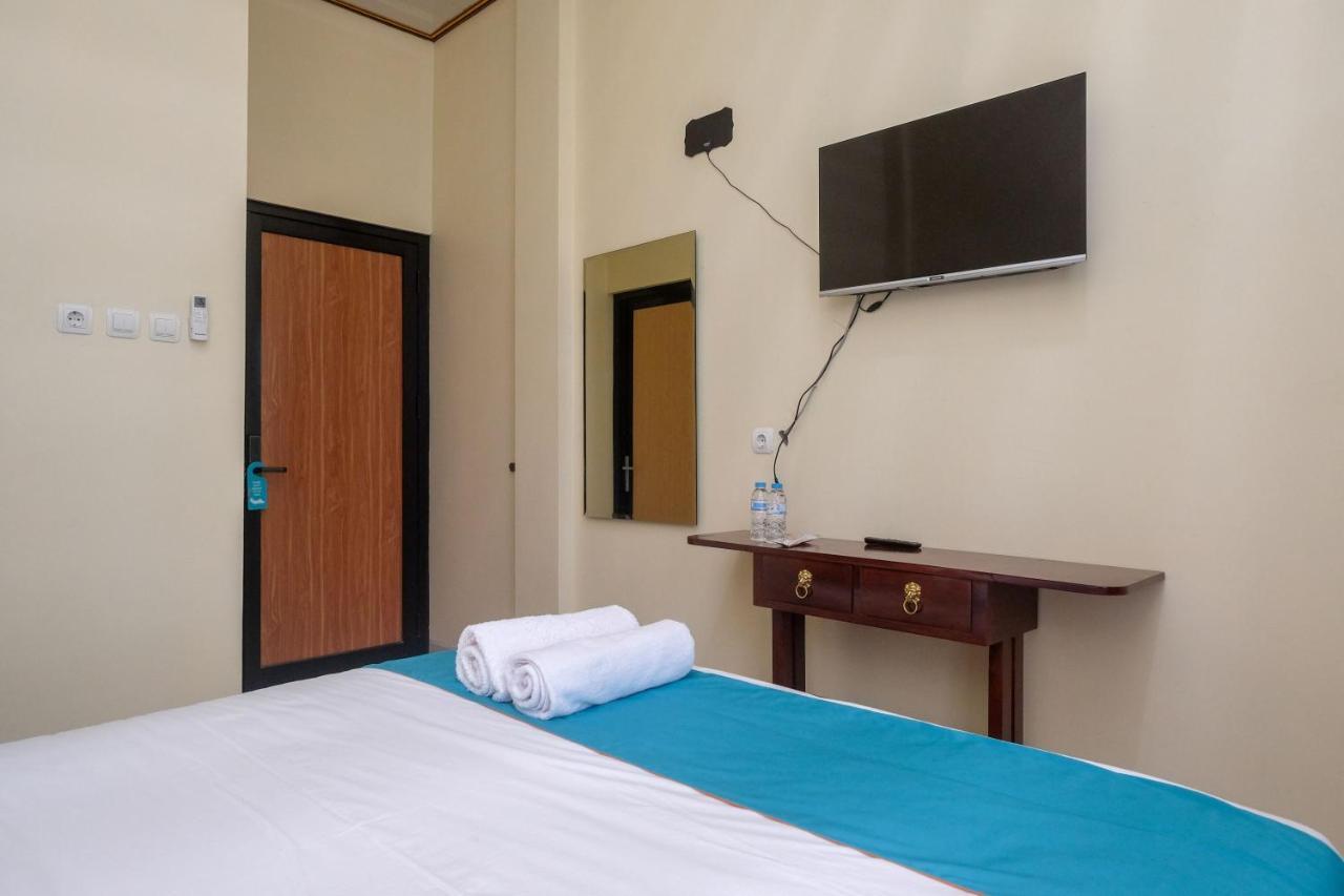 Sans Hotel Kumbang Yogyakarta By Reddoorz Exterior foto