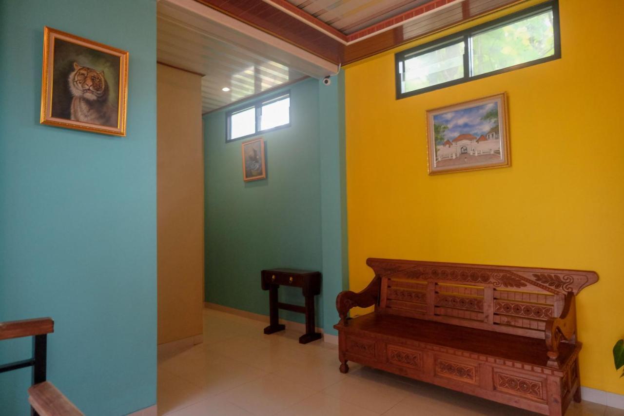 Sans Hotel Kumbang Yogyakarta By Reddoorz Exterior foto