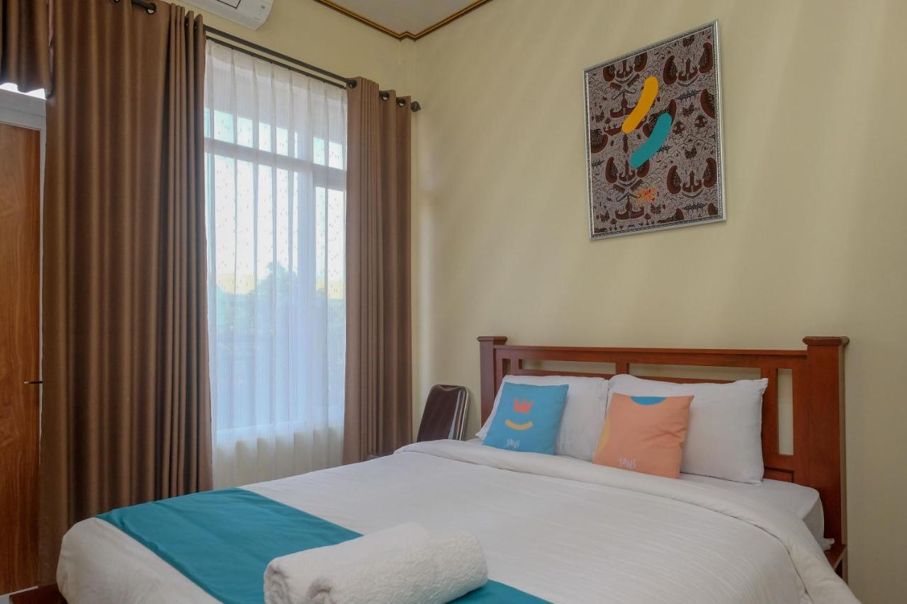 Sans Hotel Kumbang Yogyakarta By Reddoorz Exterior foto