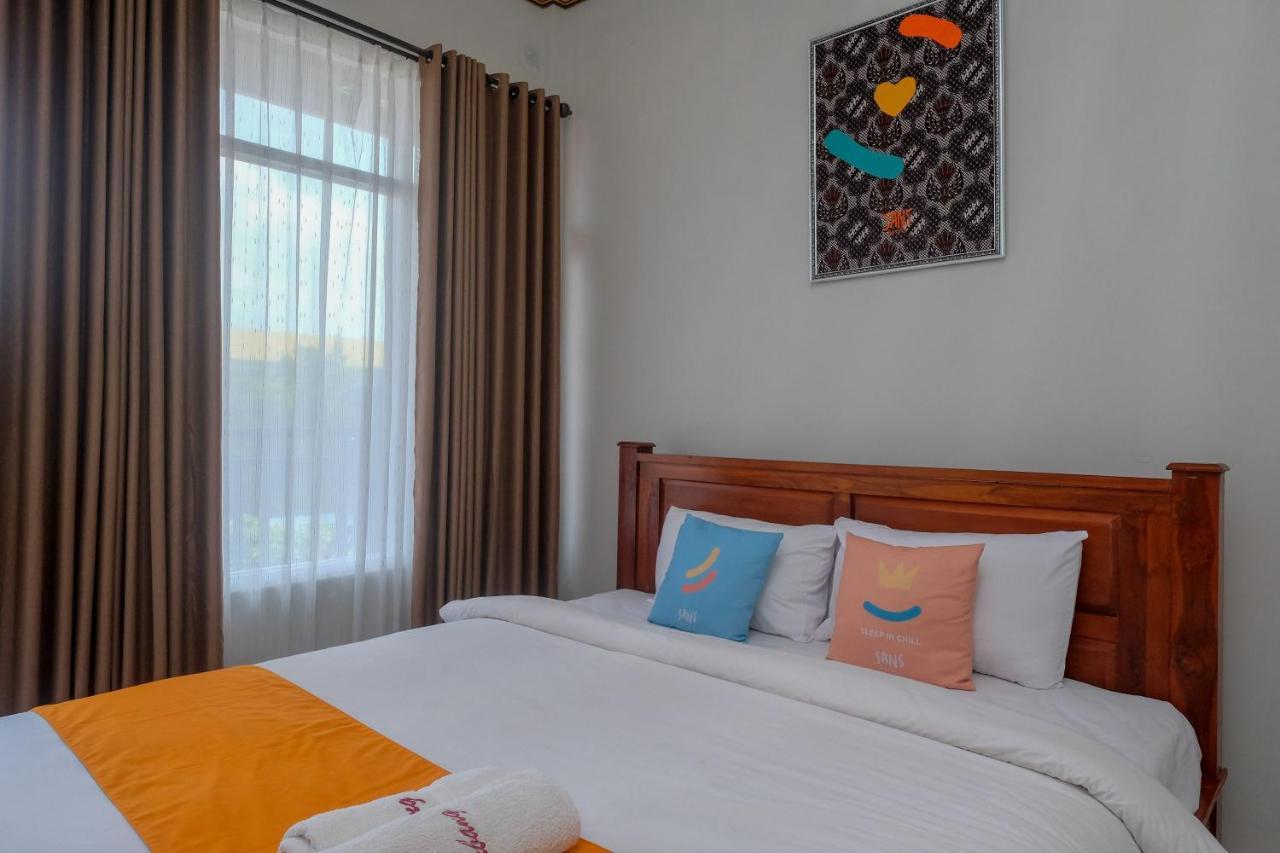 Sans Hotel Kumbang Yogyakarta By Reddoorz Exterior foto