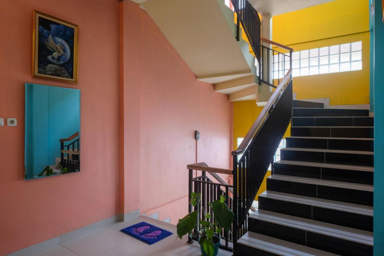 Sans Hotel Kumbang Yogyakarta By Reddoorz Exterior foto