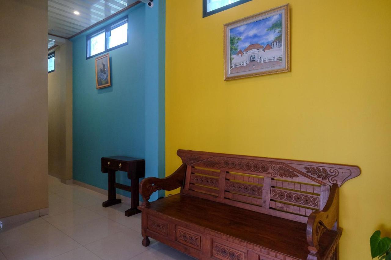 Sans Hotel Kumbang Yogyakarta By Reddoorz Exterior foto