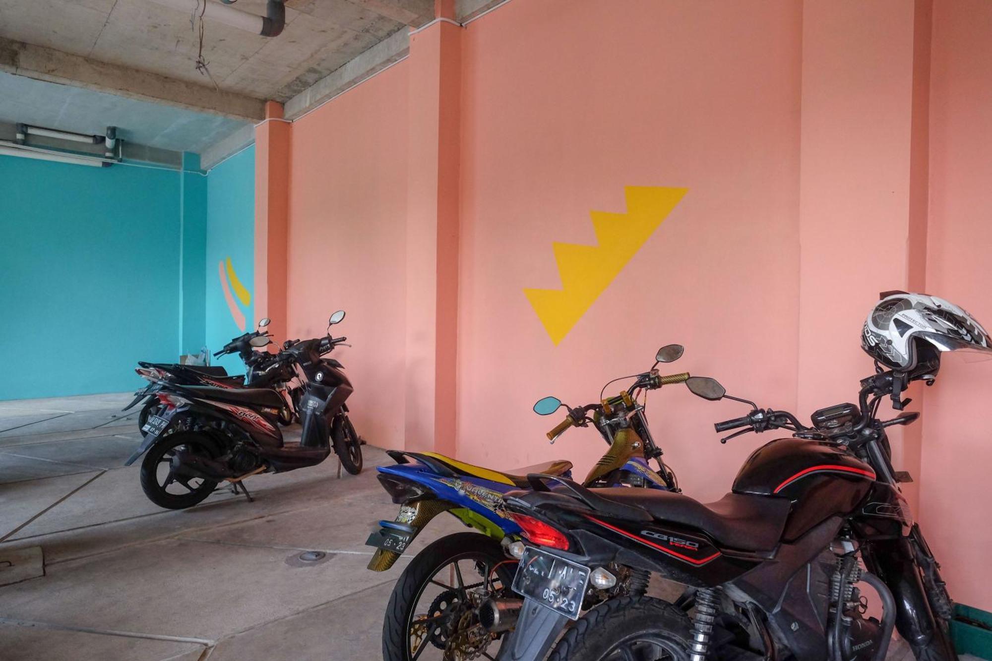 Sans Hotel Kumbang Yogyakarta By Reddoorz Exterior foto