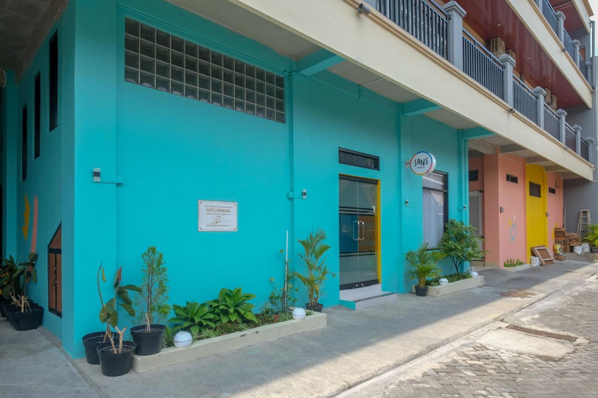 Sans Hotel Kumbang Yogyakarta By Reddoorz Exterior foto
